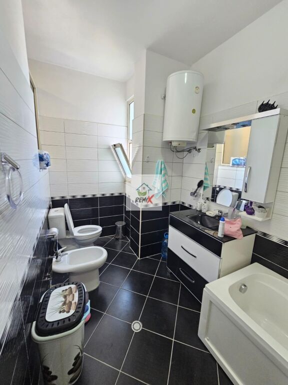 JEPET ME QERA APARTAMENT 2+1 PRANE KAZAZIT
