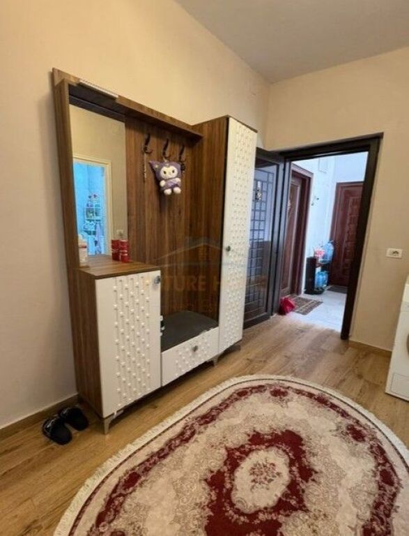 Shitet, Apartament 1+1+ Verande, Kinostudio, Tiranë.
