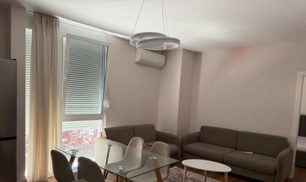 APARTAMENT 2+1 ME QIRA PRANE QENDRES