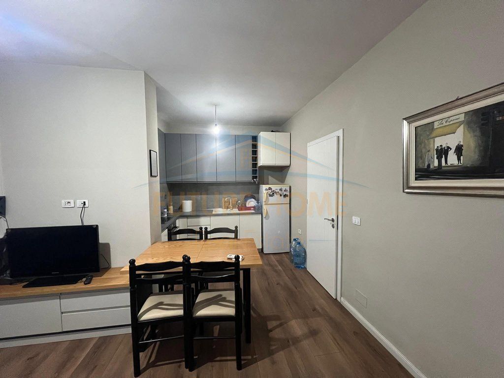 Shitet, Apartament 1+1, Pallatet Çabej, Misto Mame.