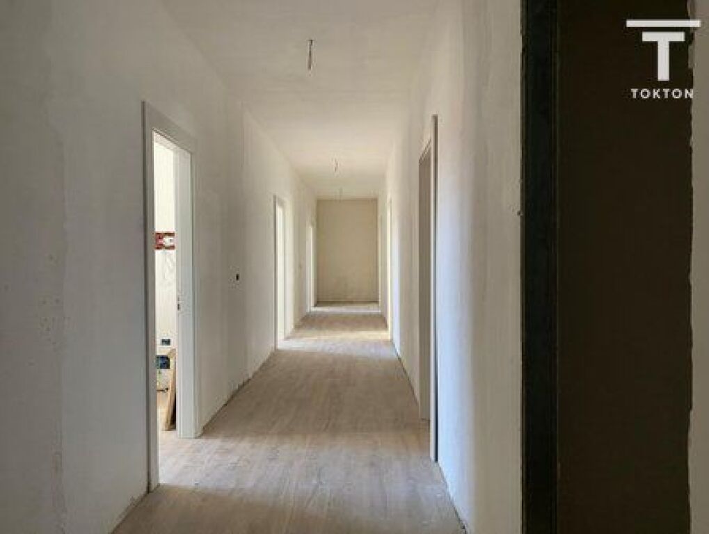 IN AFFITTO, 2 AMBIENTI COMMERCIALI, DONIKA CENTER, VIA MINE PEZA, TIRANA