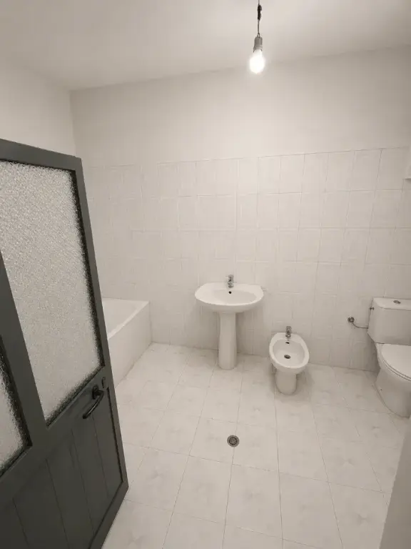 Vendita | Vilë 3 + 1 | 500 m larg QSUT | 200000 €