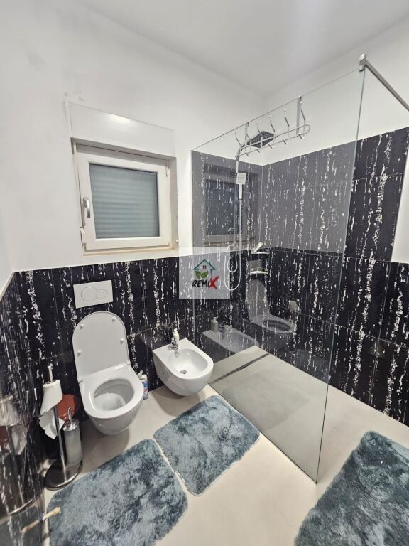 JEPET ME QERA APARTAMENT 2+1 PRANE KAZAZIT