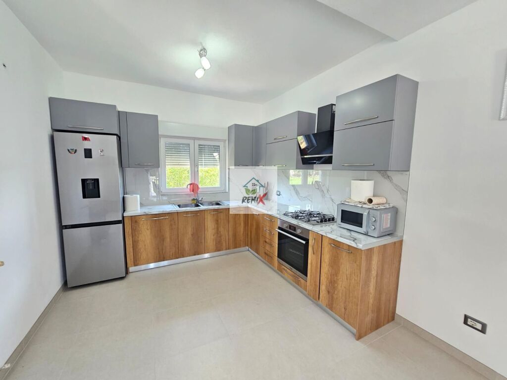 🏡 SUPER VILË LUKSOZE ME QERA – SHËNAVLASH, DURRËS