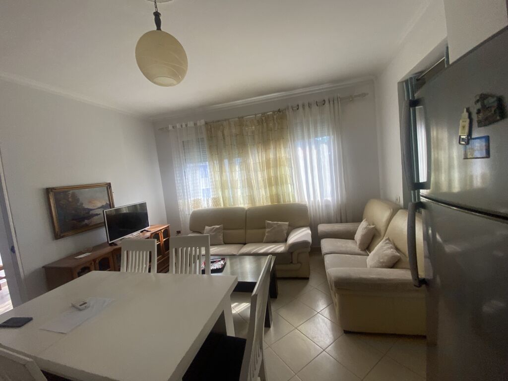 Apartament 2+1 per qera prane Market Aldi Fresk !
