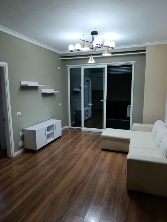 Qera | Apartament 1 + 1 | Rruga 5 Maji | 450 €/muaj