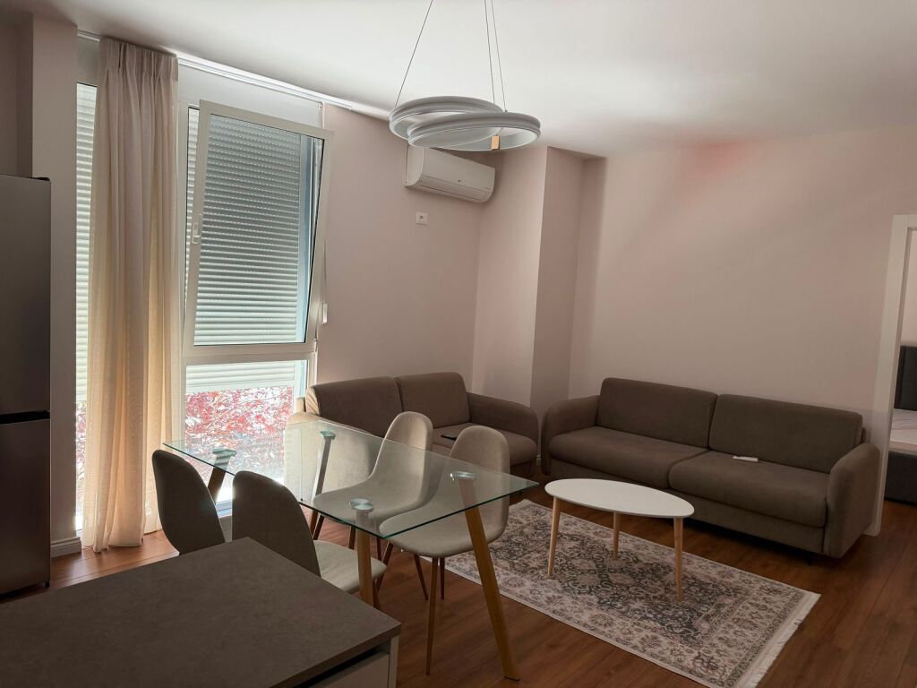 🏡 APARTAMENT 2+1 ME QERA – RRUGA MAHMUT FORTUZI, PRANË BUSTIT VOJO KUSHI