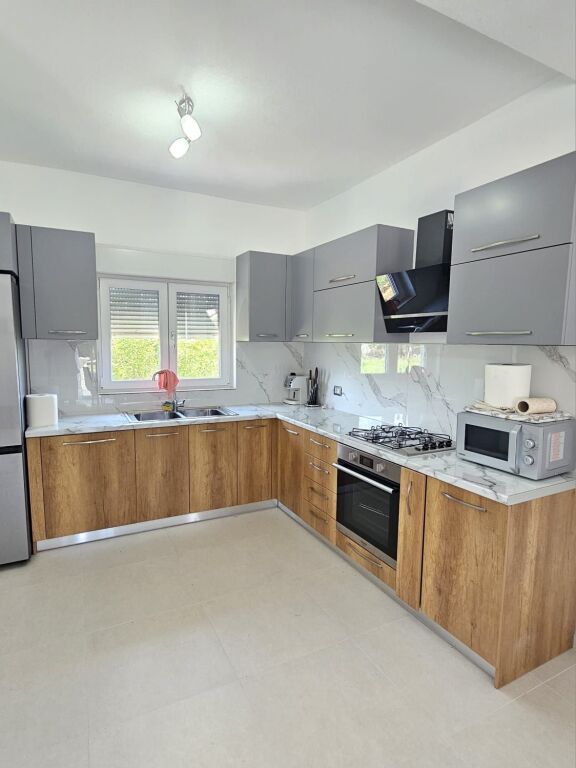 🏡 **SUPER VILË LUKSOZE ME QERA – SHËNAVLASH, DURRËS**