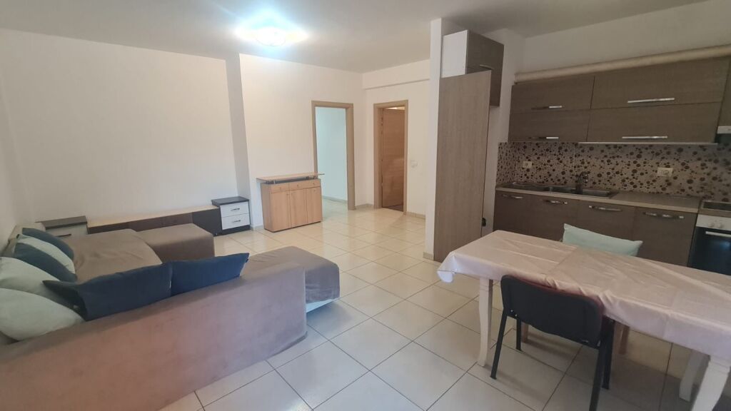 2+1, al ristorante Gjeli Don Bosko, 600 mila leke