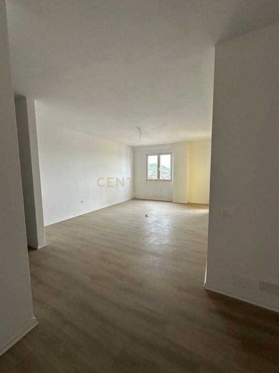 Apartment 3+1+2 for sale in the Grand Gallery complex, Yzberisht