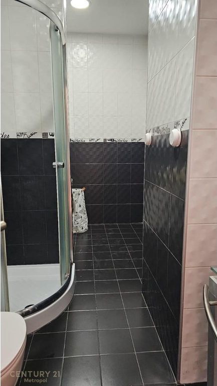 AFFITTASI APPARTAMENTO 2+1+2, VICINO ALL'ALTA CORTE, MYSLYM SHYRI!