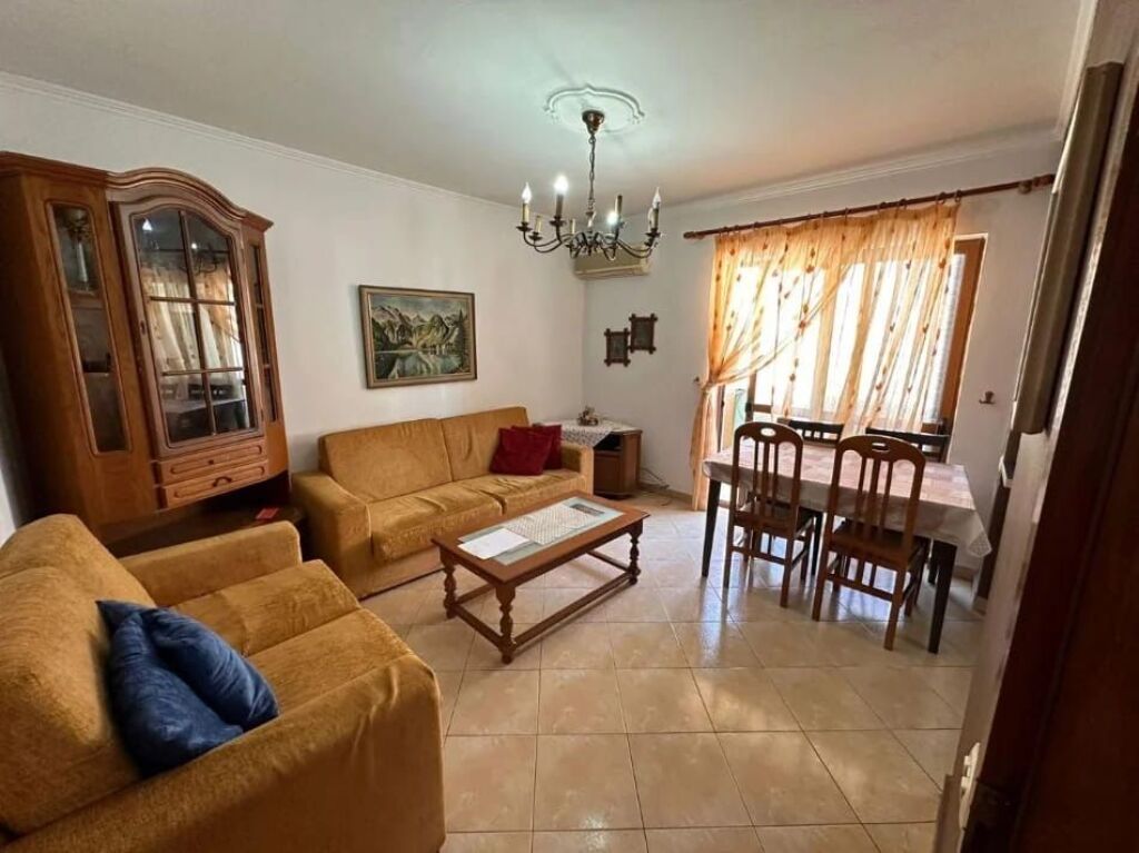 Jepet Me Qera Apartament 2+1+1 Ballkon