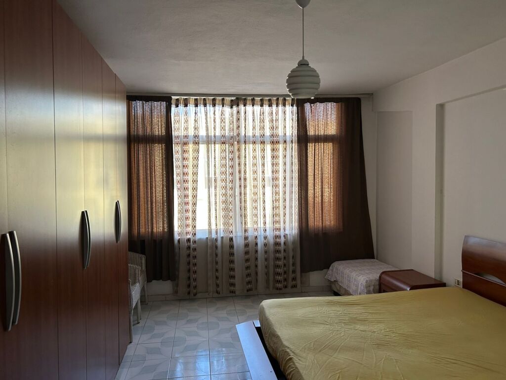 For rent 2+1+1 Boulevard Zogu i Pare 600 thousand lek