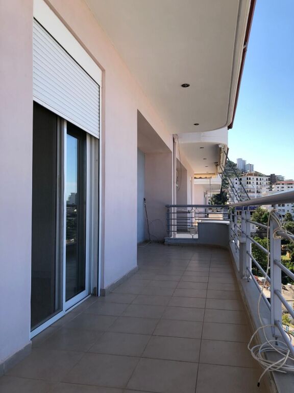 Appartamento 2+1 in vendita a Saranda, con vista mare