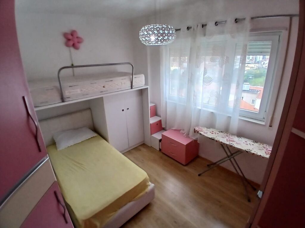 Jepet Me Qera Apartament 2+1+1 Ballkon
