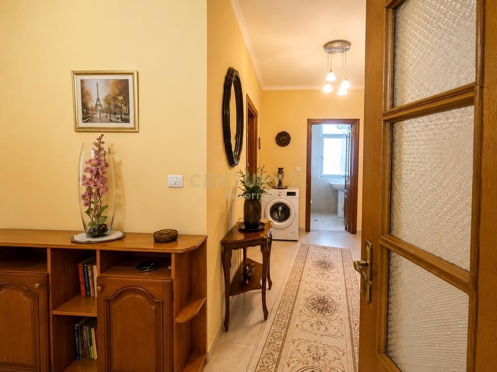 Rruga e Elbasanit - Shitet 3+1+2 + Post Parkimi 320,000€ | 125 m²