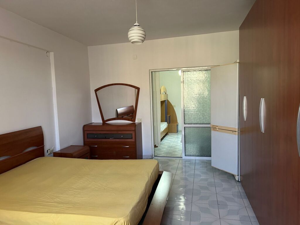 For rent 2+1+1 Boulevard Zogu i Pare 600 thousand lek