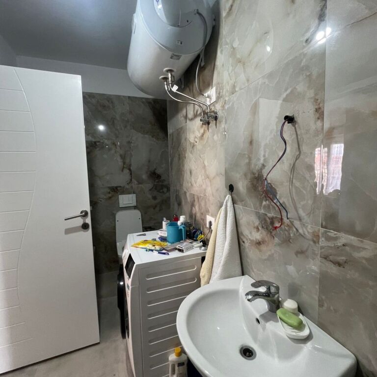 🏡 Shitet Apartament 1+1 – Porcelan, pranë Rrethit të Klanit ✨