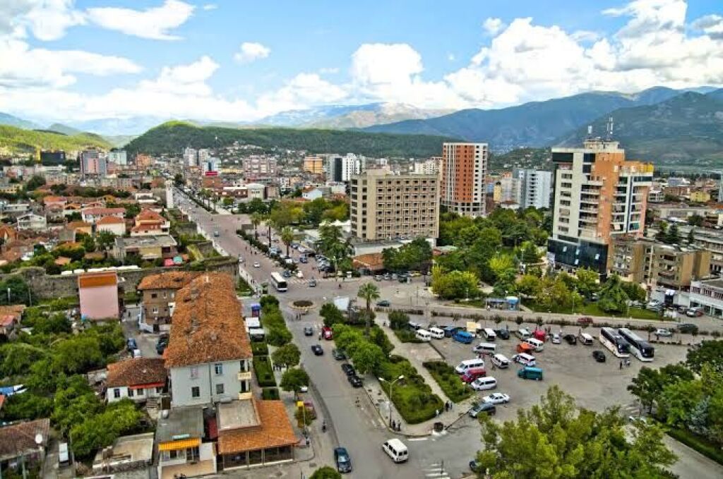 Shitet njesi biznesi tek rrethi i Postes, Elbasan
