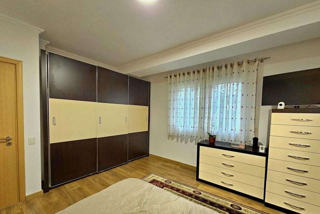 🏢Kopshti Botanik jepet me qera apartament 2+1+garazhd,i mobiluar.700Euro    