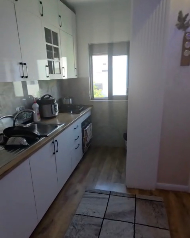 Shitet apartament 2+1 tek Ish-URT