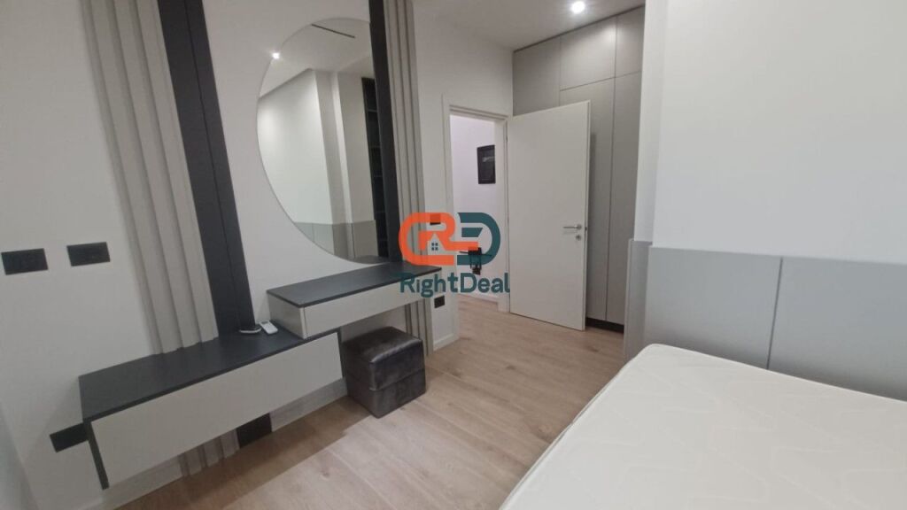 Tek Kodra E Priftit, Jepet Me Qira, Super Apartament 1+1 I Sapo Investuar Dhe I Pa Banuar Me Pare!!!