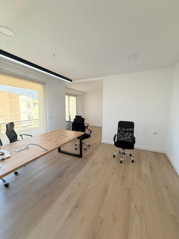 🏢 Ufficio in Affitto – Residenza Delijorgji