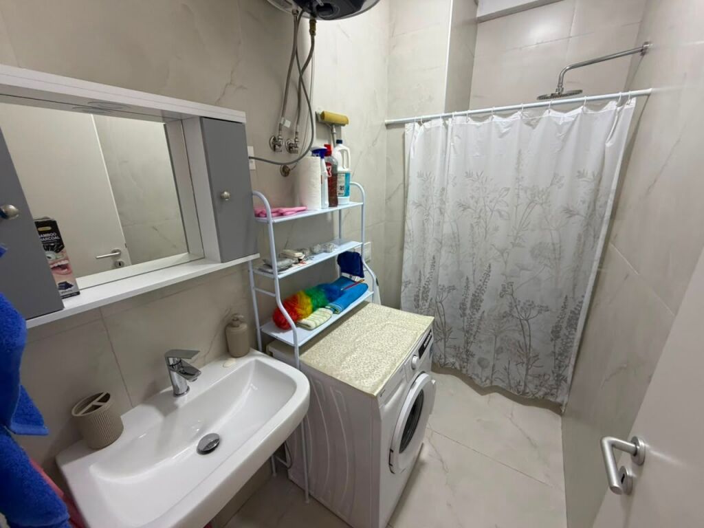 Apartment 1+1 for rent  📍 Address: Ali Demi, Kadiu Complex 🏢💰 Price: 40,000 lek/month  