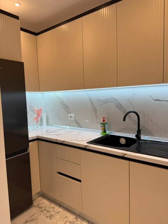 🏢Ish Sheshi Shqiponja,Kompleksi Akses jepet me qera apartament 2+1+2,i mobiluar 80,000Leke