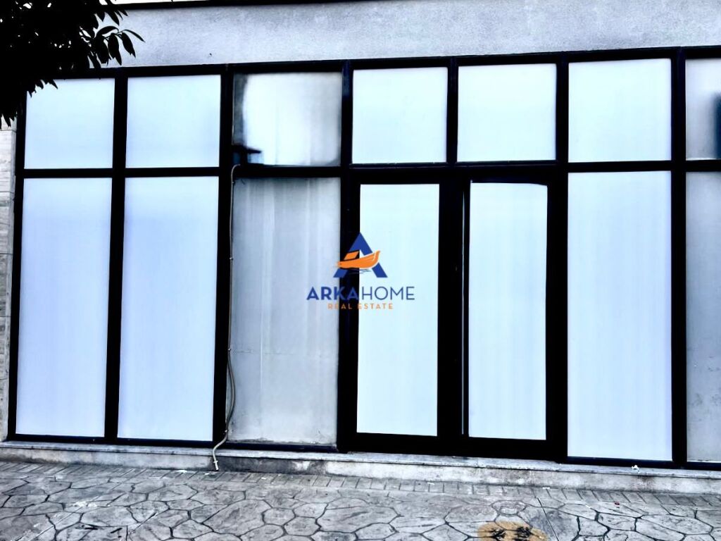 JEPET DYQAN ME QERA BUZE RRUGE 90.7M2 "TE KOMUNA E PARISIT" 1530 EURO
