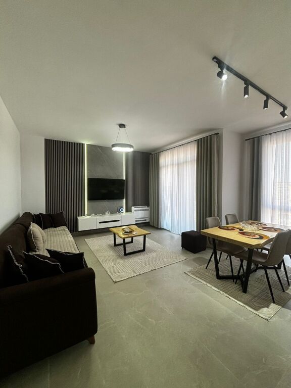 🔑 Jepet me Qira Apartament 1+1 – Jordan Misja📍 Pranë Stacionit të Trenit, Rruga Vjosa