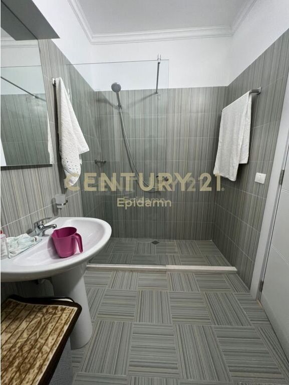 JEPET APARTAMENT ME QERA NE VOLLGA-DURRES