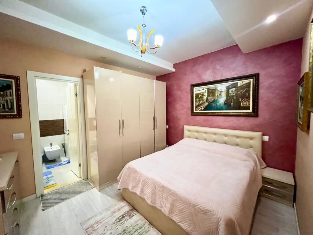 Apartament 1+1 me qera perballe Ekonomikut tek Ana Market