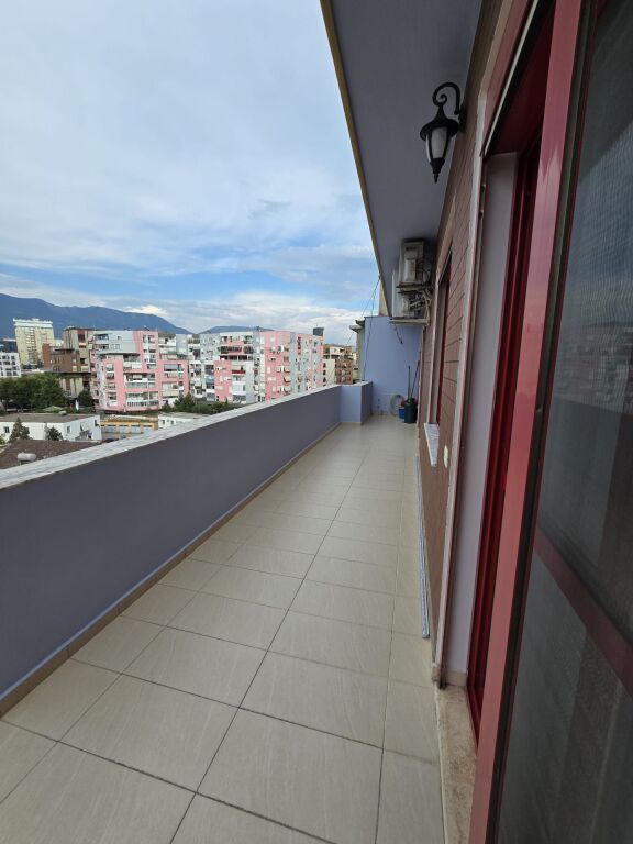 Apartment 2+1+2 and balcony for sale in Zog të Zi
