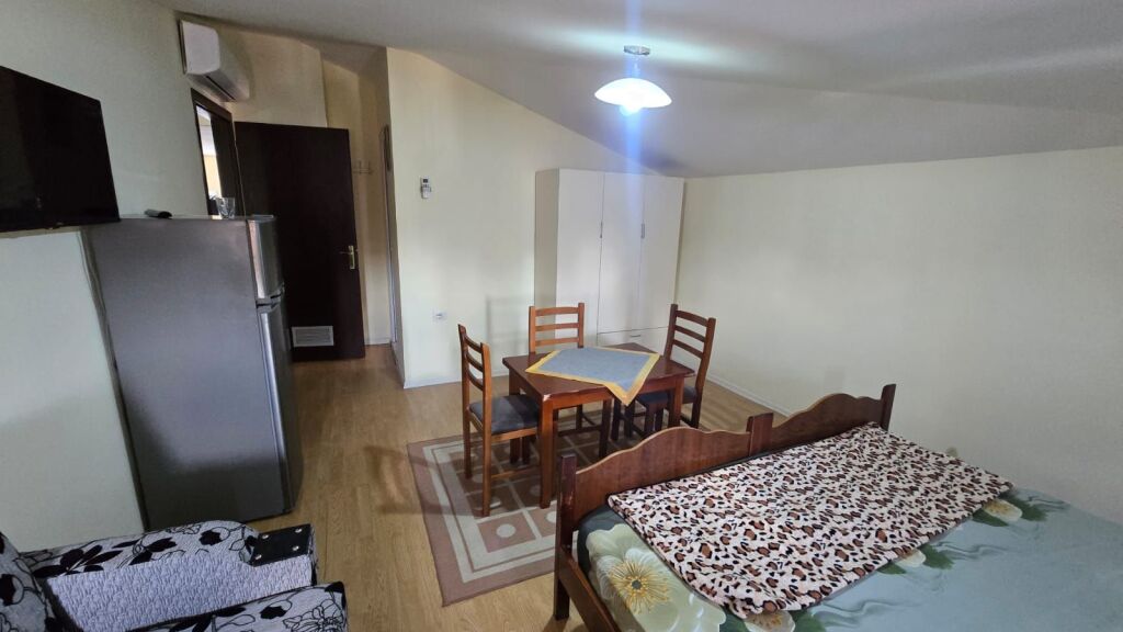 Tirane, jepet me qera garsonier Kati 5, 40 m² (Gjimnazi "Partizani")