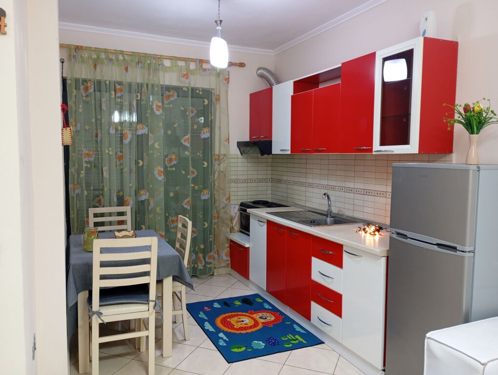 Shitet apartament 1+1 kati 2 Fresk