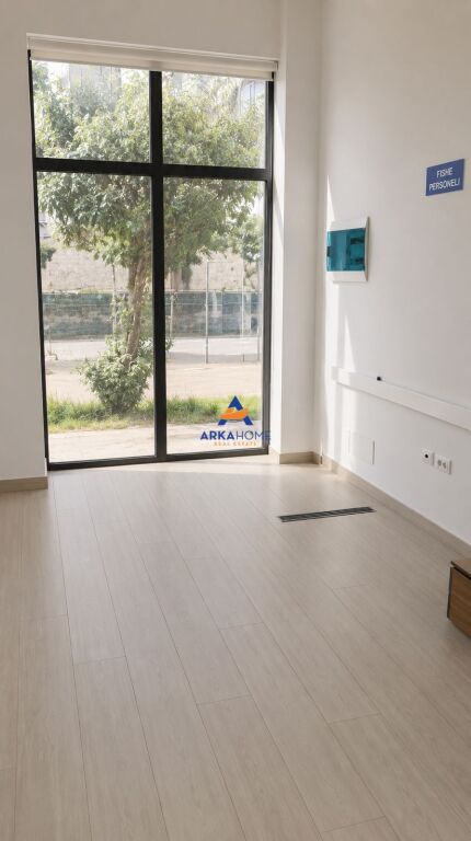 JEPET DYQAN ME QERA BUZE RRUGE 90.7M2 "TE KOMUNA E PARISIT" 1530 EURO
