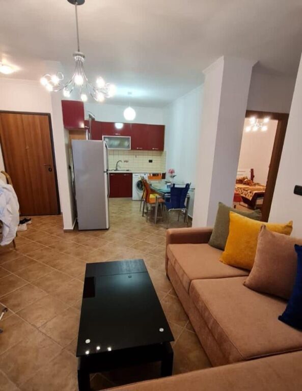 VENDESI APPARTAMENTO 2+1+ GARAGE, PISHAT E BUTA, GOLEM