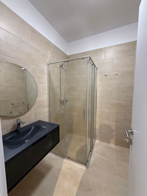 Jepet me qera apartament 3+1 – Univers City
