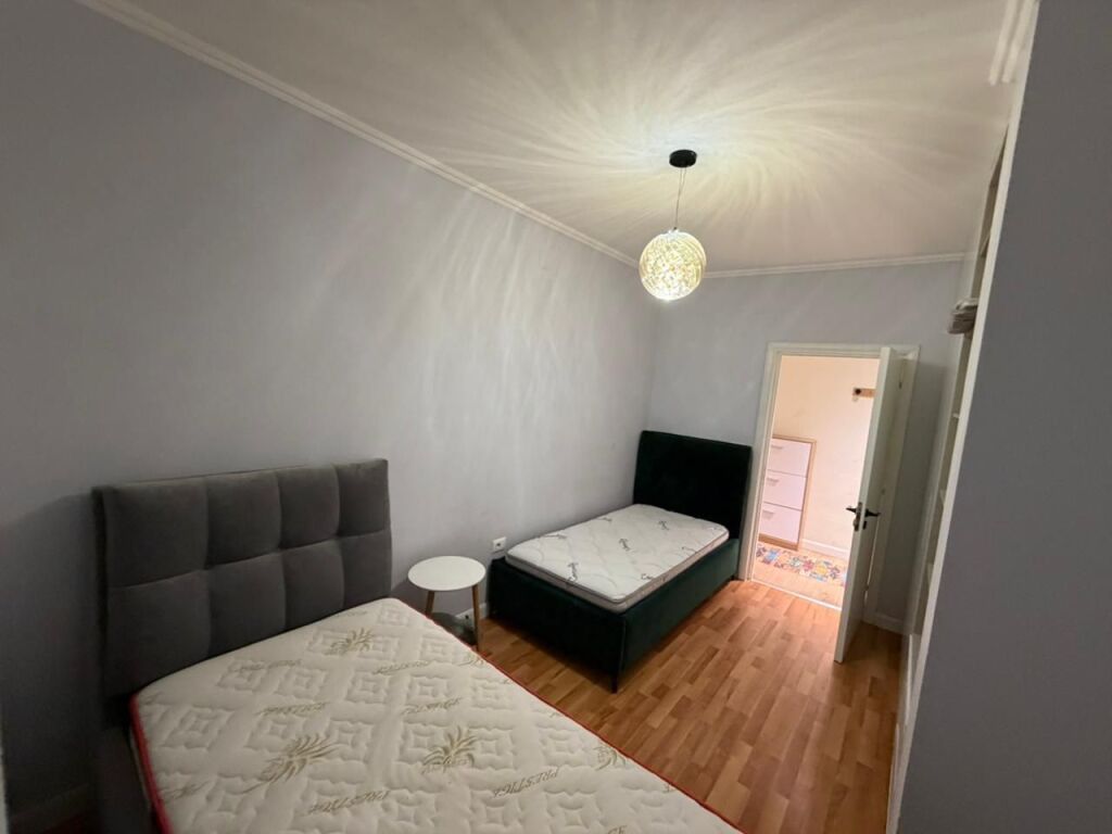 🏡 Jepet me qira apartament 2+1+2 tek Qendra Kristal 💶 Çmimi: 900€ / muaj