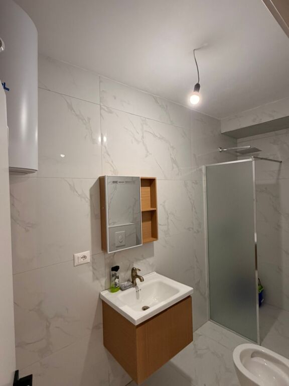 Apartament me qera 1+1