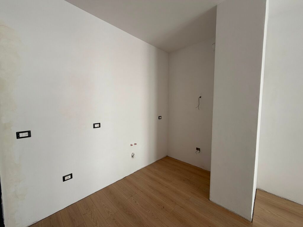 Shitet Apartament 1+1 Univers city