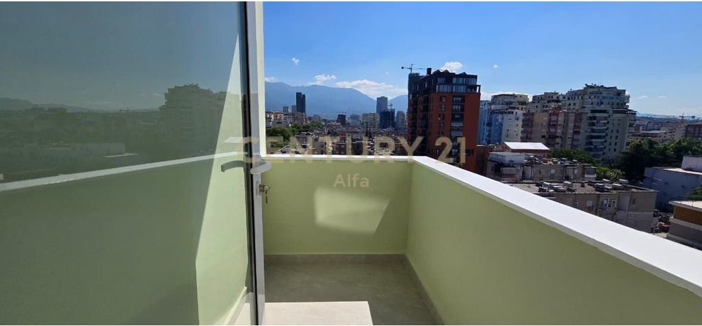 Shitet Apartament 2+1 tek Myslym Shyri