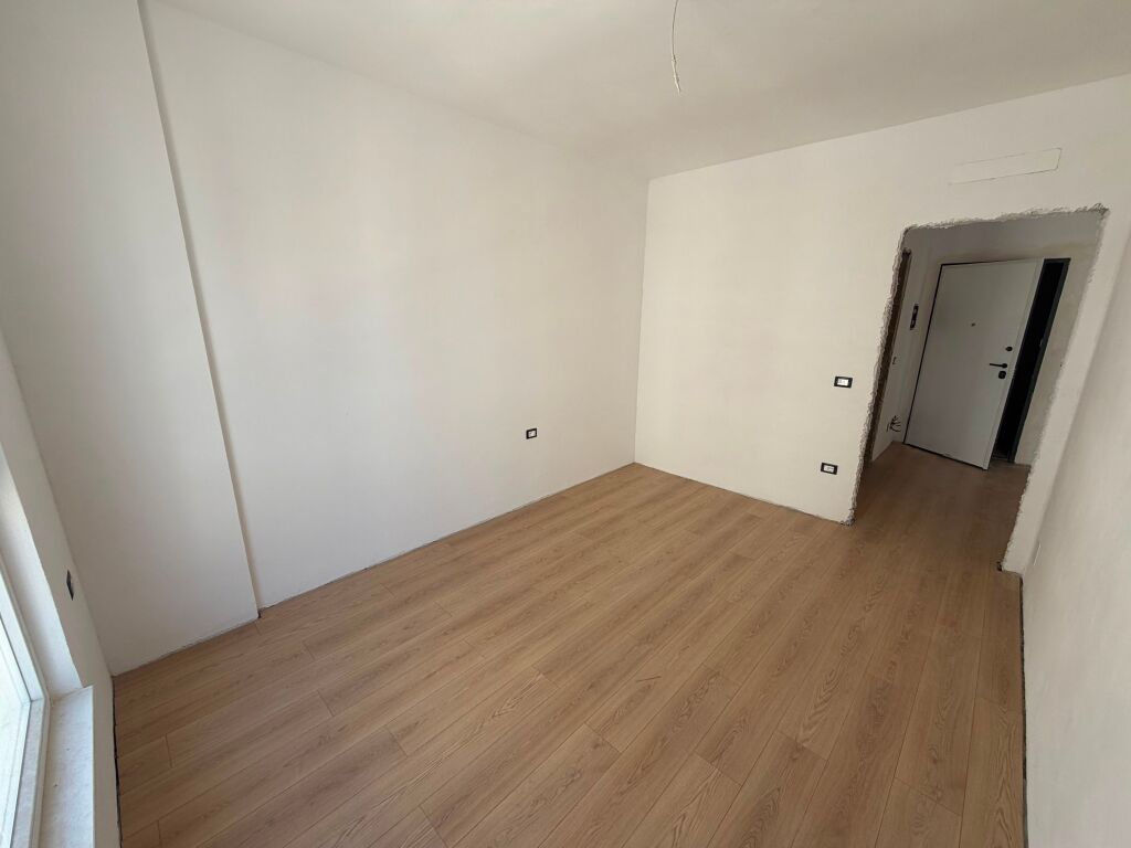 Shitet Apartament 1+1 Univers city