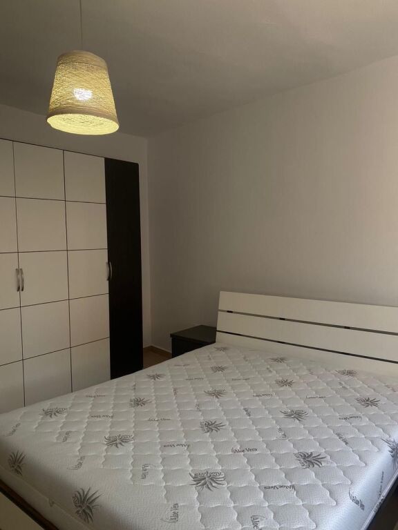 Brryl, jepet me qira apartment 1+1! 40.000 Leke