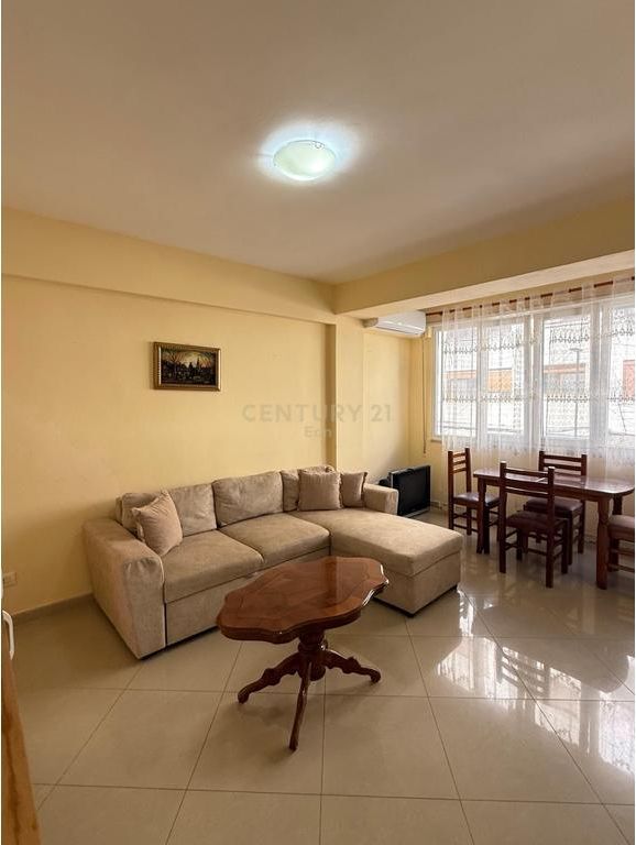 SHITET APARTAMENT 1+1 TE PALLATI SPORTIT, DURRES !