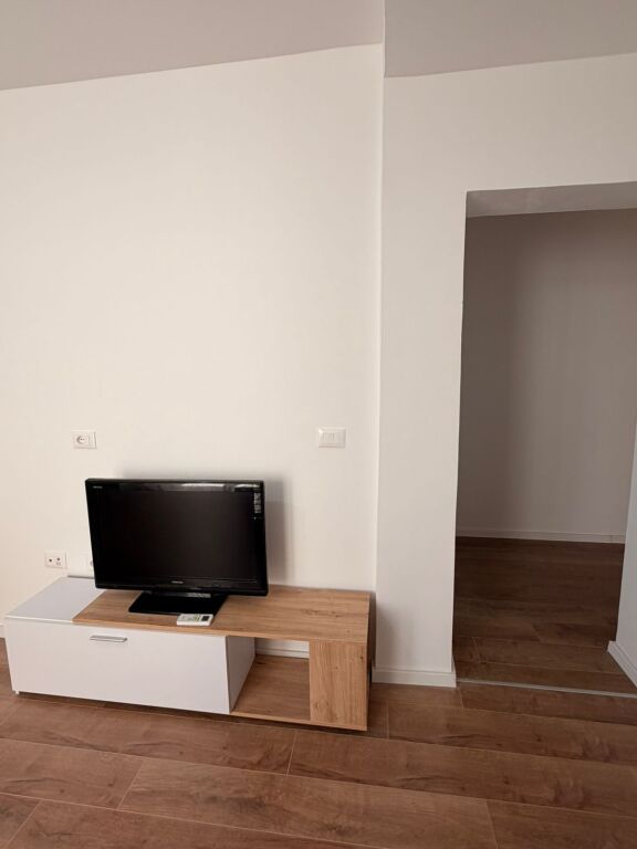 Apartament me qera 1+1