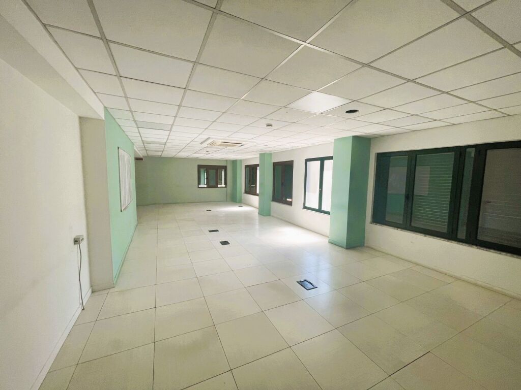 🏙️Viene affittata un'unità commerciale di fronte a Delijorgji, Via Kavaja✨