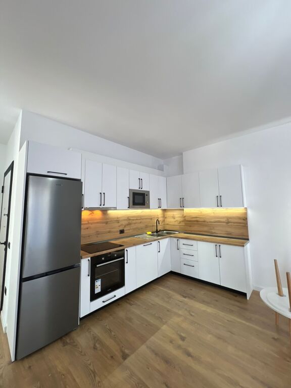 JEPET ME QIRA APARTAMENT 2+1 ME VERANDË – PASKUQAN