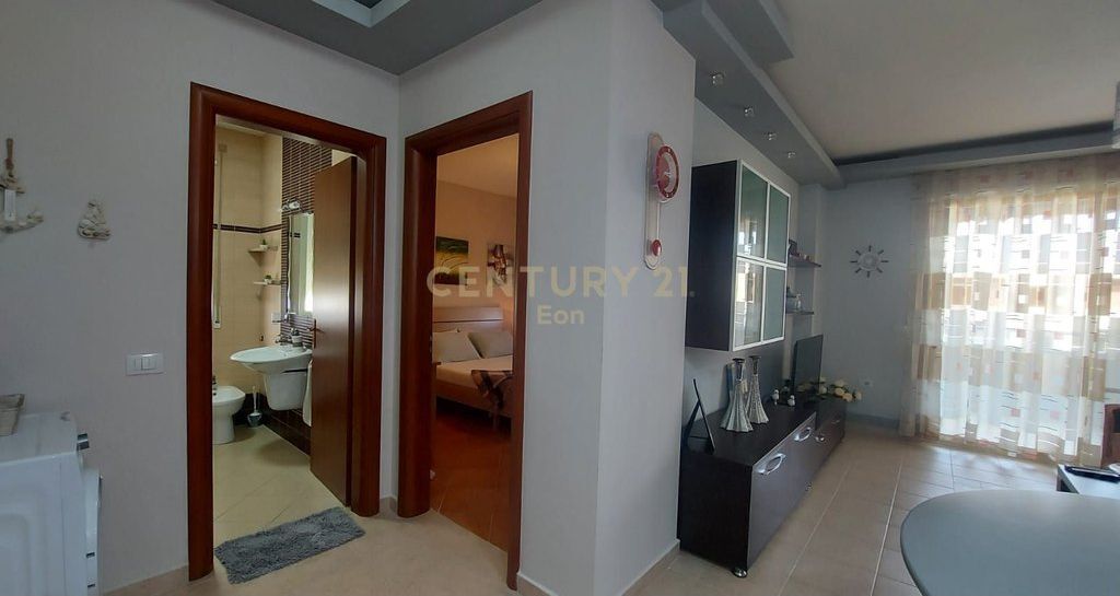 Shitet Apartament 1+1 në Vijën e Parë të Detit – Shkëmbi i Kavajës, Durres !